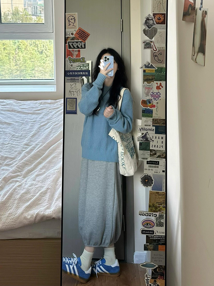 Blue Long Sleeve Knitted Sweater and Tulip Skirt Two-Piece Set for Women, Loose Fit Spring Outfit, Casual Chic Style Blue Long Sleeve Knitted Sweater and Tulip Skirt Two-Piece Set for Women, Loose Fit Spring Outfit, Casual Chic Style