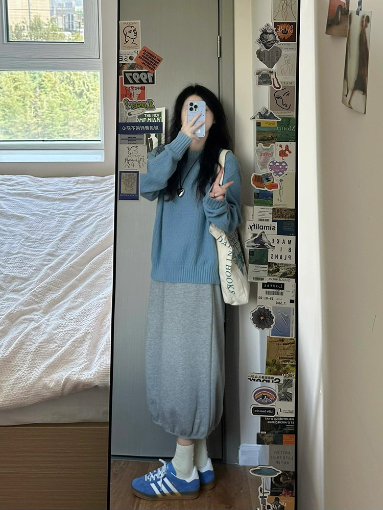 Blue Long Sleeve Knitted Sweater and Tulip Skirt Two-Piece Set for Women, Loose Fit Spring Outfit, Casual Chic Style Blue Long Sleeve Knitted Sweater and Tulip Skirt Two-Piece Set for Women, Loose Fit Spring Outfit, Casual Chic Style