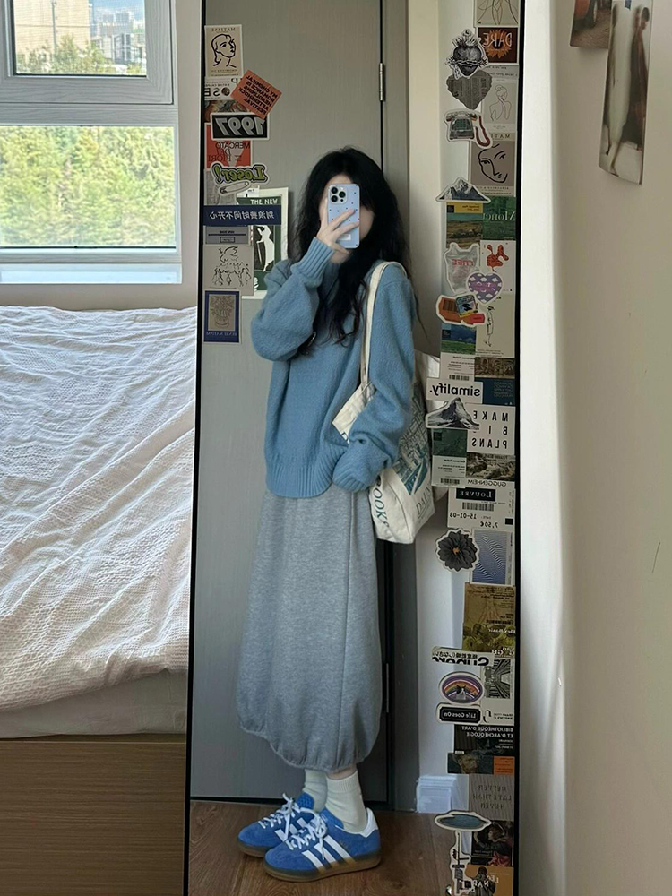 Blue Long Sleeve Knitted Sweater and Tulip Skirt Two-Piece Set for Women, Loose Fit Spring Outfit, Casual Chic Style Blue Long Sleeve Knitted Sweater and Tulip Skirt Two-Piece Set for Women, Loose Fit Spring Outfit, Casual Chic Style