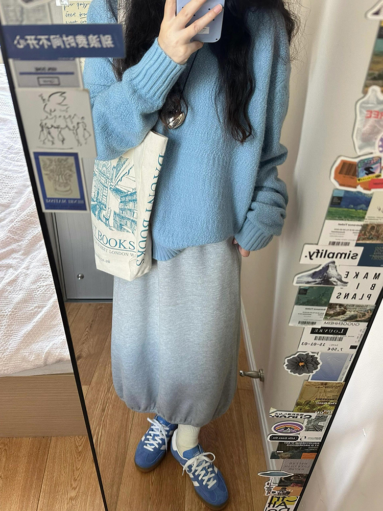 Blue Long Sleeve Knitted Sweater and Tulip Skirt Two-Piece Set for Women, Loose Fit Spring Outfit, Casual Chic Style Blue Long Sleeve Knitted Sweater and Tulip Skirt Two-Piece Set for Women, Loose Fit Spring Outfit, Casual Chic Style