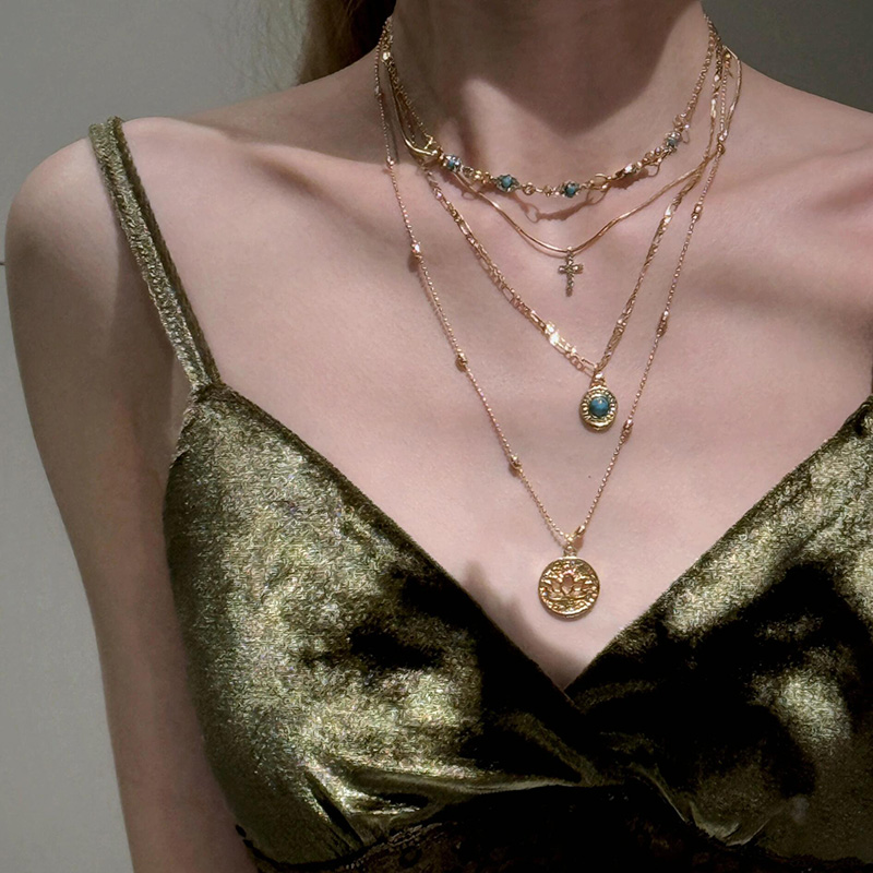 Bohemian Hollow Flower Pendant Necklace for Women, Vintage Multi-Layered Gold Chain Clavicle Accessory