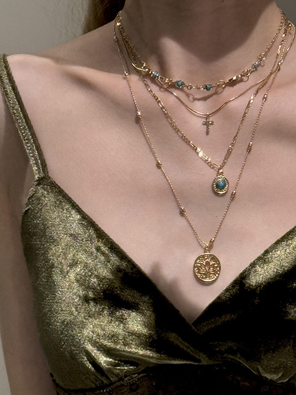 Bohemian Hollow Flower Pendant Necklace for Women, Vintage Multi-Layered Gold Chain Clavicle Accessory Bohemian Hollow Flower Pendant Necklace for Women, Vintage Multi-Layered Gold Chain Clavicle Accessory