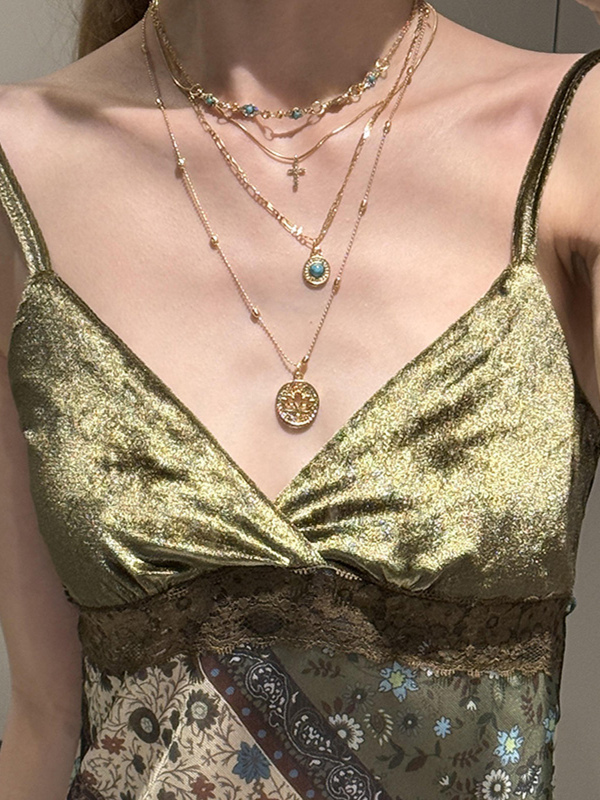 Bohemian Hollow Flower Pendant Necklace for Women, Vintage Multi-Layered Gold Chain Clavicle Accessory Bohemian Hollow Flower Pendant Necklace for Women, Vintage Multi-Layered Gold Chain Clavicle Accessory