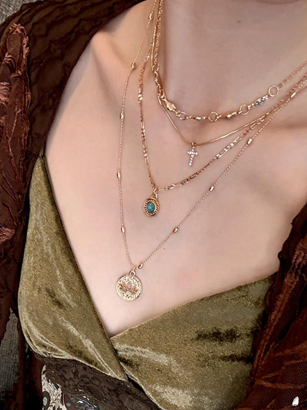 Bohemian Hollow Flower Pendant Necklace for Women, Vintage Multi-Layered Gold Chain Clavicle Accessory