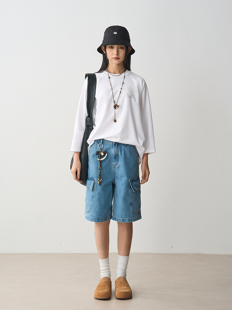 Bone Position Three-Quarter Sleeve T-Shirt - Loose Casual White Top for Everyday Style Bone Position Three-Quarter Sleeve T-Shirt - Loose Casual White Top for Everyday Style