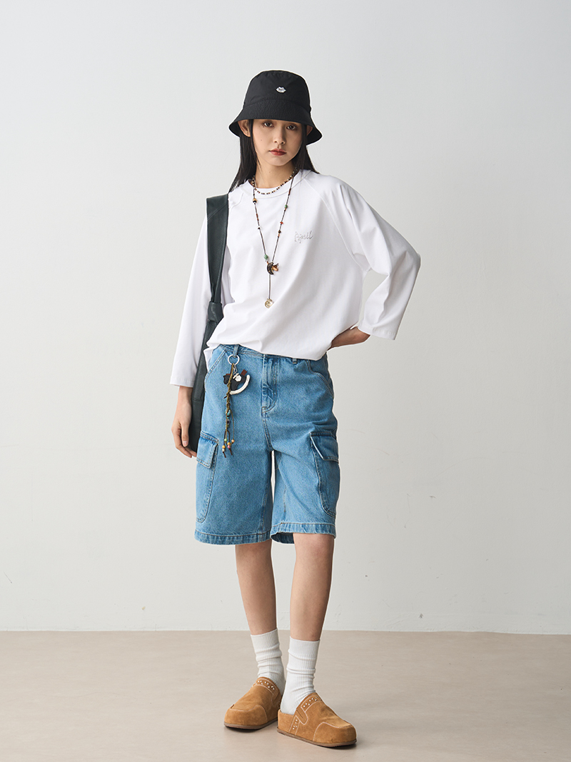 Bone Position Three-Quarter Sleeve T-Shirt - Loose Casual White Top for Everyday Style Bone Position Three-Quarter Sleeve T-Shirt - Loose Casual White Top for Everyday Style