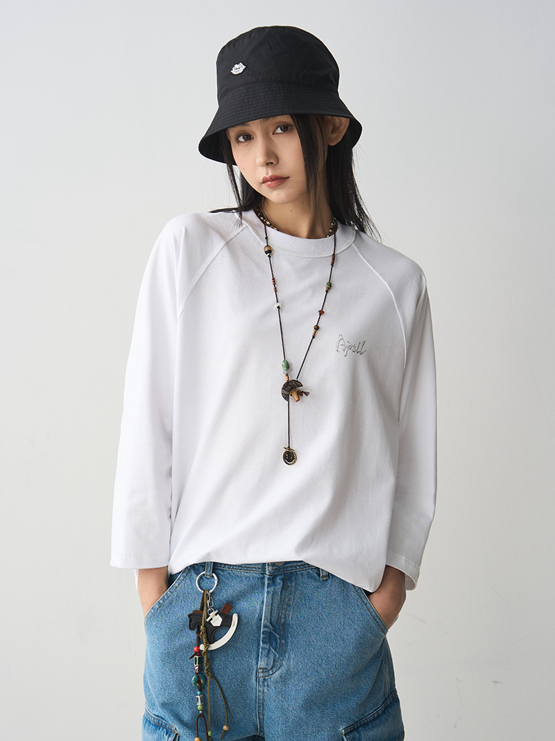 Bone Position Three-Quarter Sleeve T-Shirt - Loose Casual White Top for Everyday Style
