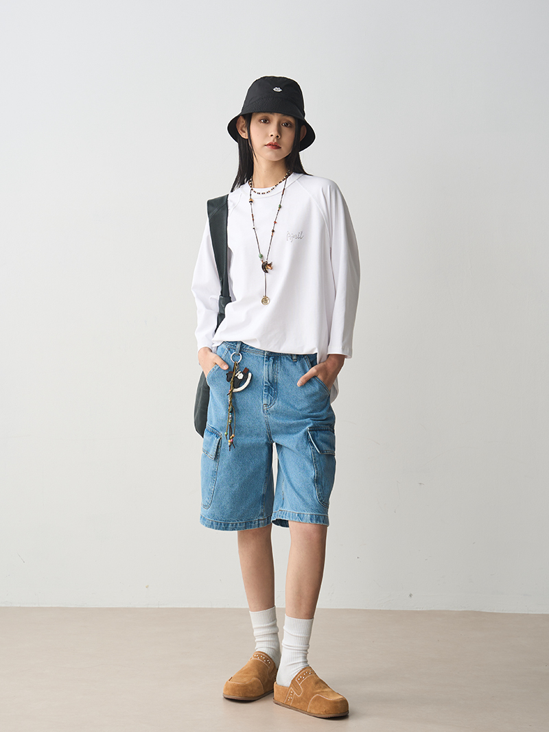 Bone Position Three-Quarter Sleeve T-Shirt - Loose Casual White Top for Everyday Style Bone Position Three-Quarter Sleeve T-Shirt - Loose Casual White Top for Everyday Style