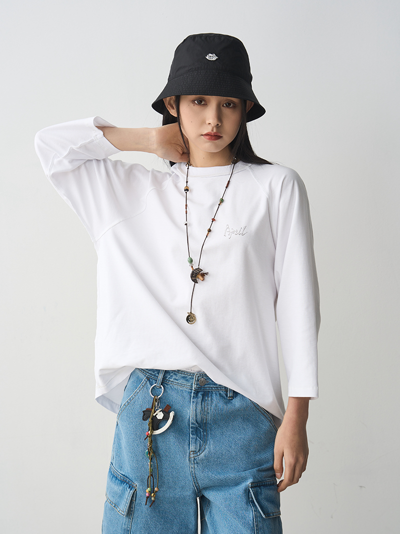 Bone Position Three-Quarter Sleeve T-Shirt - Loose Casual White Top for Everyday Style Bone Position Three-Quarter Sleeve T-Shirt - Loose Casual White Top for Everyday Style