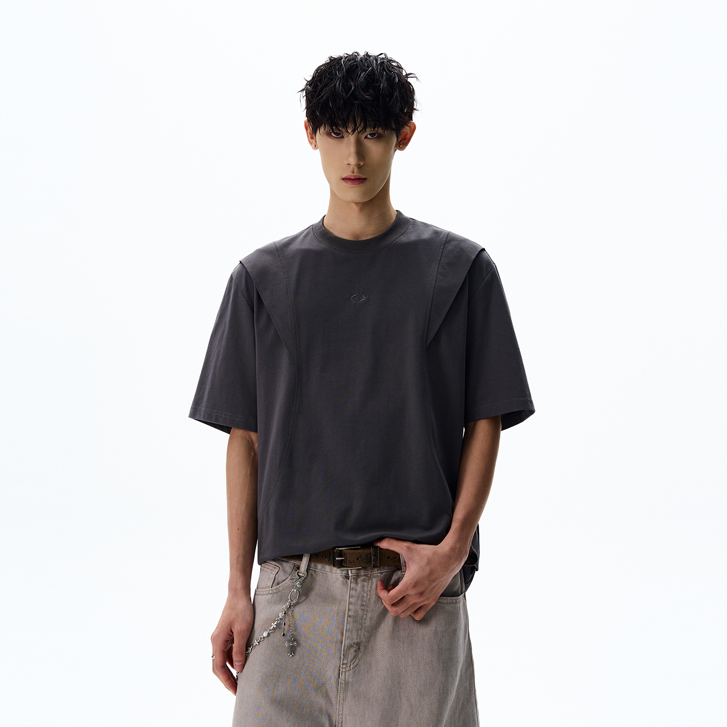 Boxy Cut Short-Sleeve T-Shirt in American Street Style - Trendy Clean Fit Casual Versatile Top for Everyday Wear