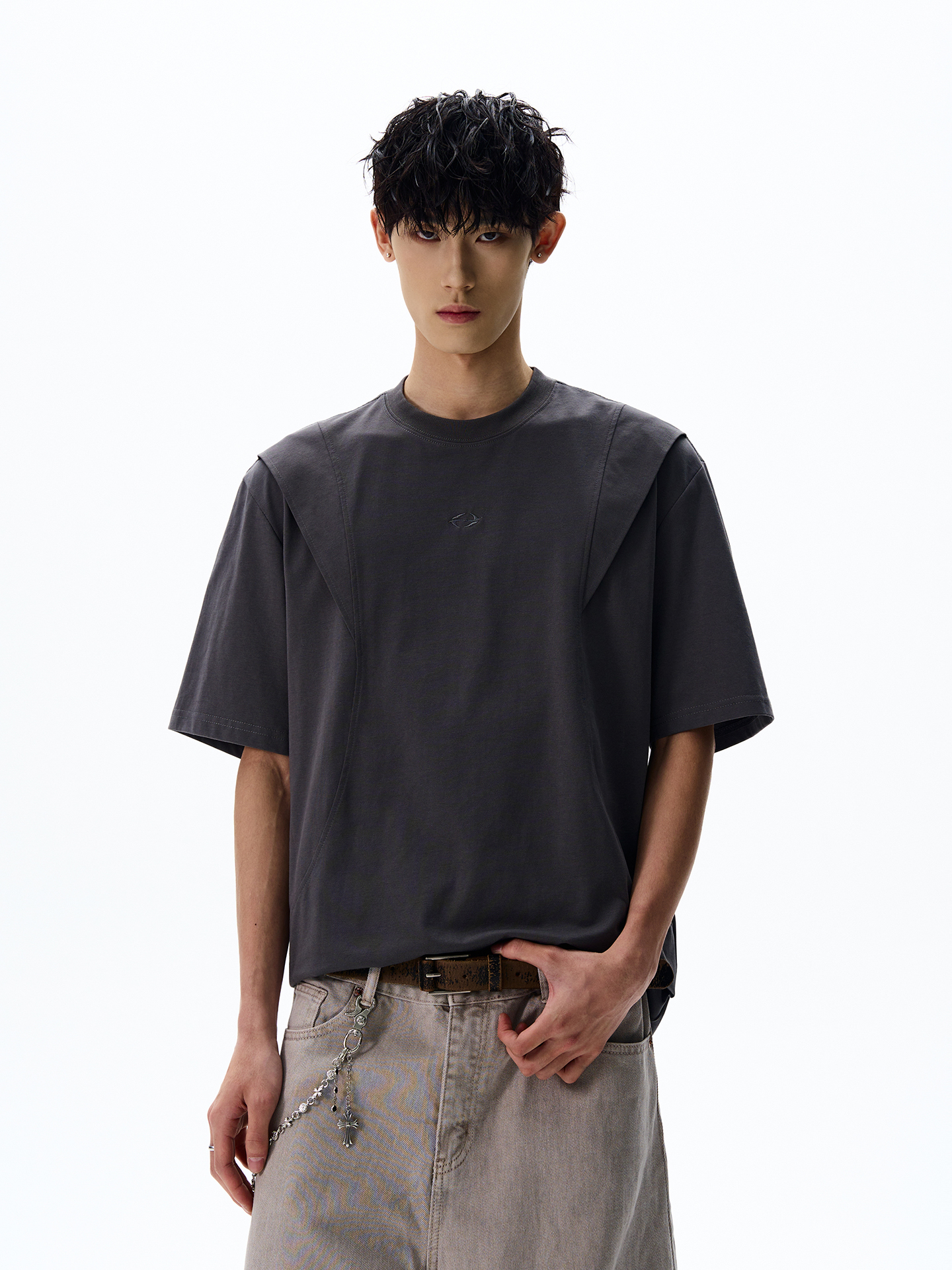 Boxy Cut Short-Sleeve T-Shirt in American Street Style - Trendy Clean Fit Casual Versatile Top for Everyday Wear