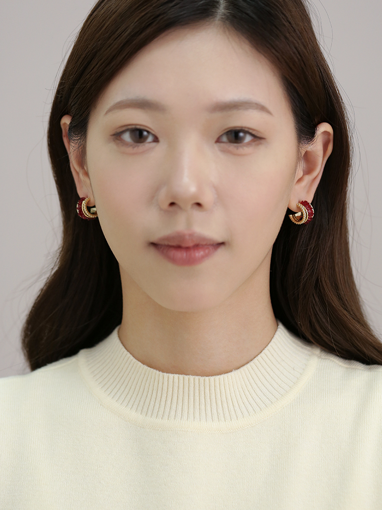 Brilliant Red Crystal Inlaid Vintage Earrings for Women - Stylish Light Luxury Accessories for Autumn and Winter Brilliant Red Crystal Inlaid Vintage Earrings for Women - Stylish Light Luxury Accessories for Autumn and Winter