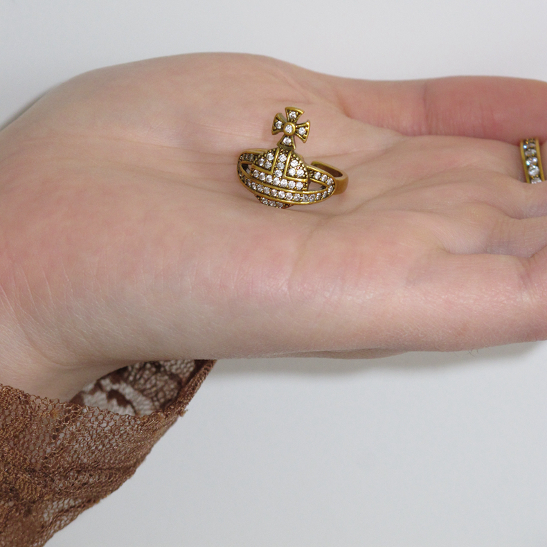 British Retro Stacked Saturn Element Ring for Women, Open Design Light Luxury Gold Color, Fashionable Color-Preserving Finger Ring