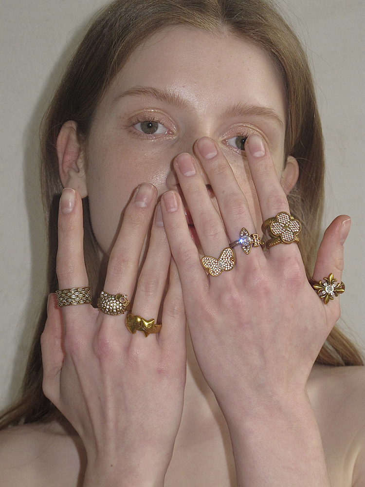 British Retro Stacked Saturn Element Ring for Women, Open Design Light Luxury Gold Color, Fashionable Color-Preserving Finger Ring British Retro Stacked Saturn Element Ring for Women, Open Design Light Luxury Gold Color, Fashionable Color-Preserving Finger Ring