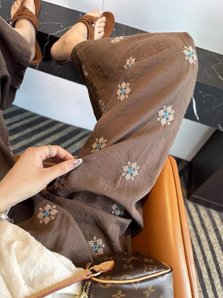 Brown Floral Loose Pants for Women - Lightweight & Breathable Summer Style 2025, Flattering for Pear-Shaped Figures, Relaxed Fit Walking Pants Brown Floral Loose Pants for Women - Lightweight & Breathable Summer Style 2025, Flattering for Pear-Shaped Figures, Relaxed Fit Walking Pants