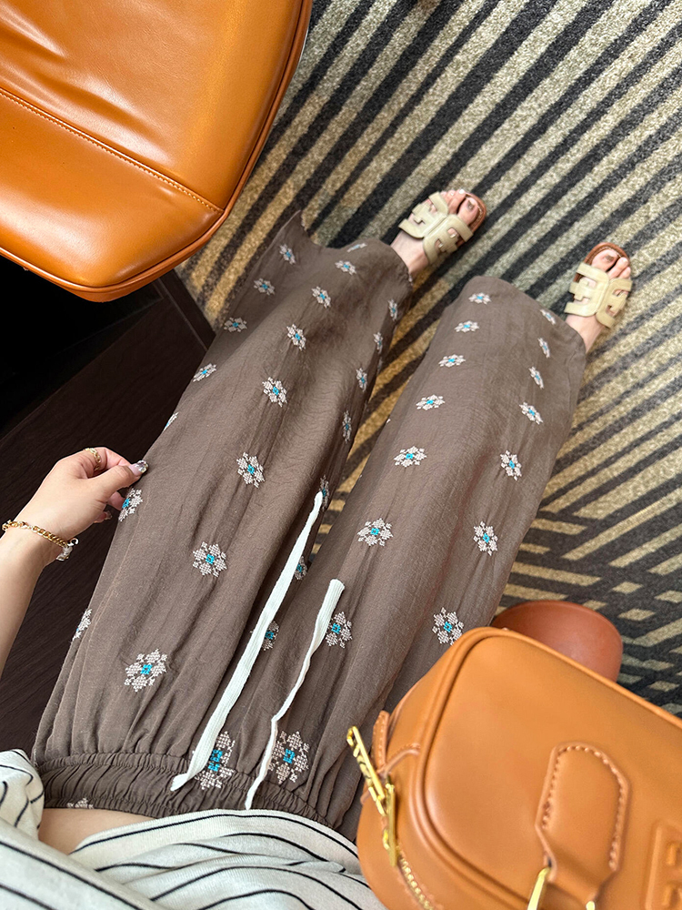 Brown Floral Loose Pants for Women - Lightweight & Breathable Summer Style 2025, Flattering for Pear-Shaped Figures, Relaxed Fit Walking Pants Brown Floral Loose Pants for Women - Lightweight & Breathable Summer Style 2025, Flattering for Pear-Shaped Figures, Relaxed Fit Walking Pants