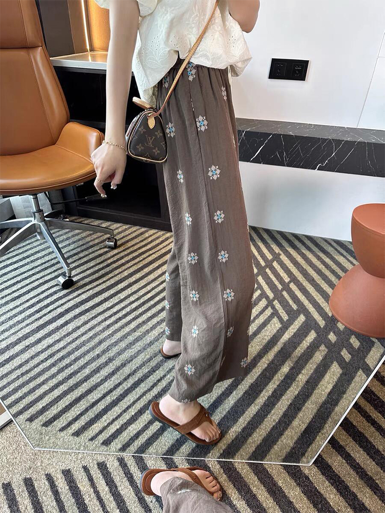 Brown Floral Loose Pants for Women - Lightweight & Breathable Summer Style 2025, Flattering for Pear-Shaped Figures, Relaxed Fit Walking Pants Brown Floral Loose Pants for Women - Lightweight & Breathable Summer Style 2025, Flattering for Pear-Shaped Figures, Relaxed Fit Walking Pants