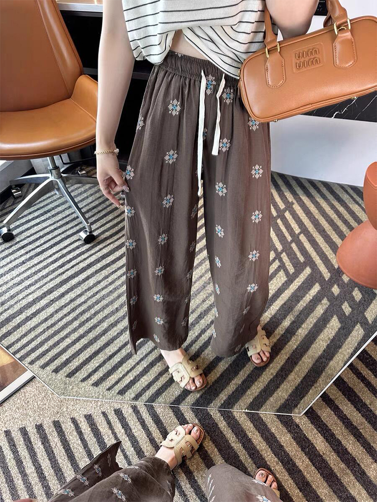 Brown Floral Loose Pants for Women - Lightweight & Breathable Summer Style 2025, Flattering for Pear-Shaped Figures, Relaxed Fit Walking Pants Brown Floral Loose Pants for Women - Lightweight & Breathable Summer Style 2025, Flattering for Pear-Shaped Figures, Relaxed Fit Walking Pants