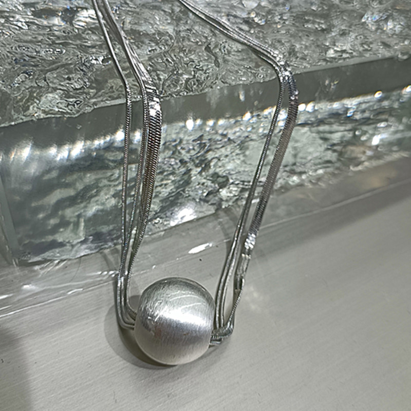 Brushed Ball Necklace for Women - High-End Light Luxury Clavicle Chain, Chic Sweet Cool Spicy Girl Neck Accessory Brushed Ball Necklace for Women - High-End Light Luxury Clavicle Chain, Chic Sweet Cool Spicy Girl Neck Accessory