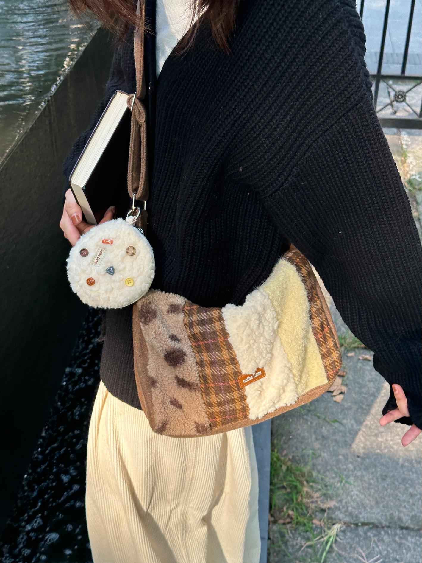 Butter Brown Plush Splicing Crossbody Tote Bag - Large Capacity Canvas Bag for Autumn Winter Style Butter Brown Plush Splicing Crossbody Tote Bag - Large Capacity Canvas Bag for Autumn Winter Style