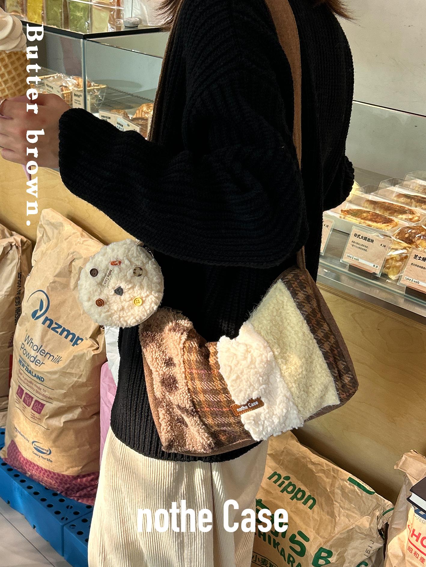 Butter Brown Plush Splicing Crossbody Tote Bag - Large Capacity Canvas Bag for Autumn Winter Style Butter Brown Plush Splicing Crossbody Tote Bag - Large Capacity Canvas Bag for Autumn Winter Style