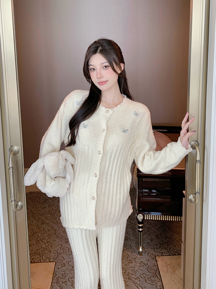 Butterfly Half-Sleeve Velvet Pajamas Set - Thick Coral Fleece Homewear for Women - Cozy Autumn Winter 2025 Style Butterfly Half-Sleeve Velvet Pajamas Set - Thick Coral Fleece Homewear for Women - Cozy Autumn Winter 2025 Style