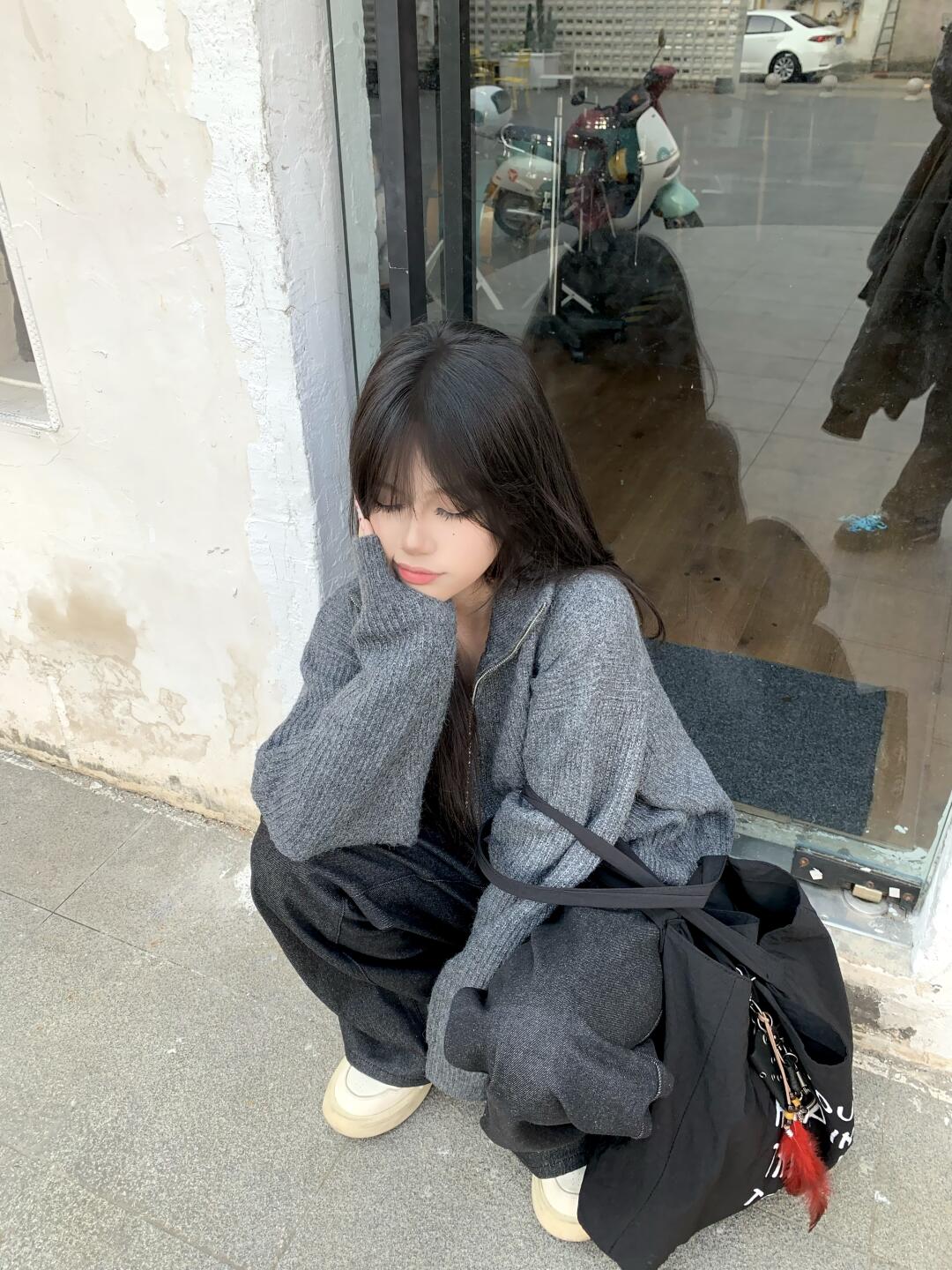 Casual Gray Half-Zip Knitted Sweater - Eccentric American Style, Loose Fit, Versatile Long Sleeve Top for Effortless Chic Casual Gray Half-Zip Knitted Sweater - Eccentric American Style, Loose Fit, Versatile Long Sleeve Top for Effortless Chic