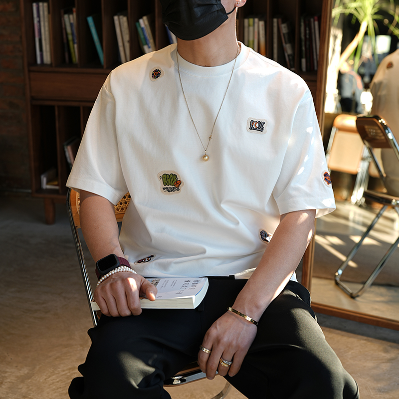 Casual Minimalist Patch Embroidery Short Sleeve T-Shirt for Men - Summer Trendy Round Neck Tee in Hong Kong Style Casual Minimalist Patch Embroidery Short Sleeve T-Shirt for Men - Summer Trendy Round Neck Tee in Hong Kong Style