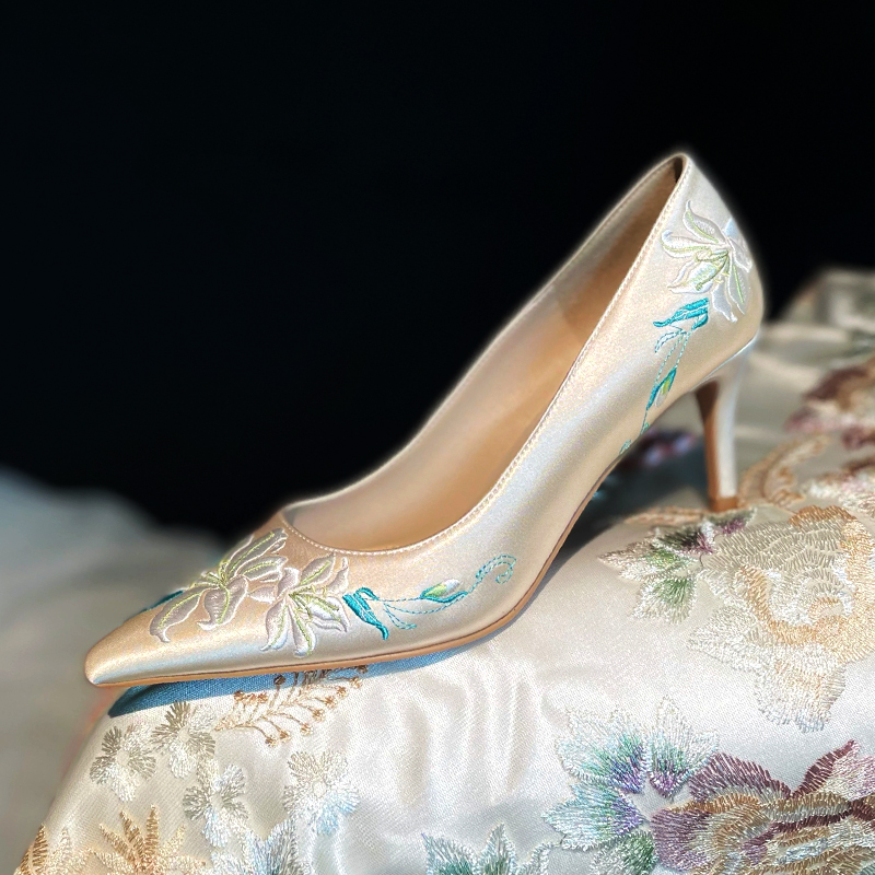 Champagne-Colored High-End Xiuhe Wedding Dress with Chinese Embroidery & Two-Way High Heels, Qipao Shoes for Brides & Daily Wear