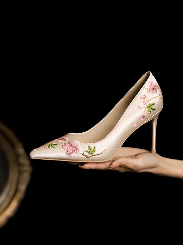Champagne Wedding Shoes for Bridal High Heels, Two-in-One Chinese-Style Embroidered Qipao Shoes, Elegant Xiuhe Dress Footwear Champagne Wedding Shoes for Bridal High Heels, Two-in-One Chinese-Style Embroidered Qipao Shoes, Elegant Xiuhe Dress Footwear