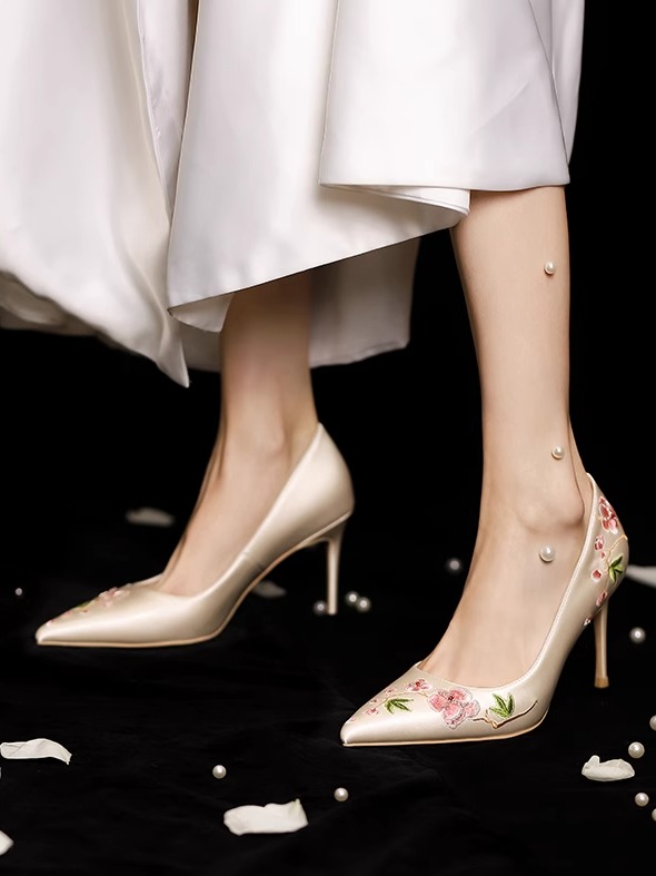 Champagne Wedding Shoes for Bridal High Heels, Two-in-One Chinese-Style Embroidered Qipao Shoes, Elegant Xiuhe Dress Footwear Champagne Wedding Shoes for Bridal High Heels, Two-in-One Chinese-Style Embroidered Qipao Shoes, Elegant Xiuhe Dress Footwear