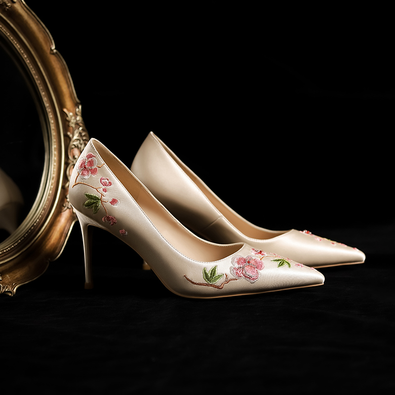 Champagne Wedding Shoes for Bridal High Heels, Two-in-One Chinese-Style Embroidered Qipao Shoes, Elegant Xiuhe Dress Footwear Champagne Wedding Shoes for Bridal High Heels, Two-in-One Chinese-Style Embroidered Qipao Shoes, Elegant Xiuhe Dress Footwear