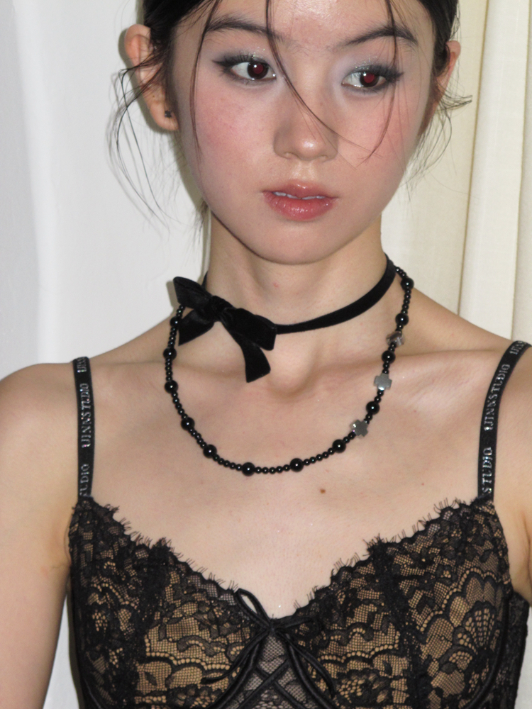 Chic Black Cross Collarbone Choker Necklace - Elegant Solid Color Design, Versatile Fashion Accessory for Any Occasion Chic Black Cross Collarbone Choker Necklace - Elegant Solid Color Design, Versatile Fashion Accessory for Any Occasion