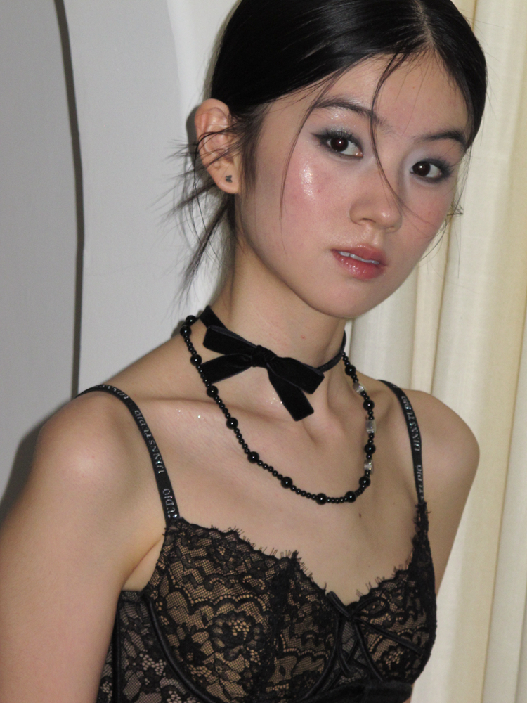 Chic Black Cross Collarbone Choker Necklace - Elegant Solid Color Design, Versatile Fashion Accessory for Any Occasion Chic Black Cross Collarbone Choker Necklace - Elegant Solid Color Design, Versatile Fashion Accessory for Any Occasion