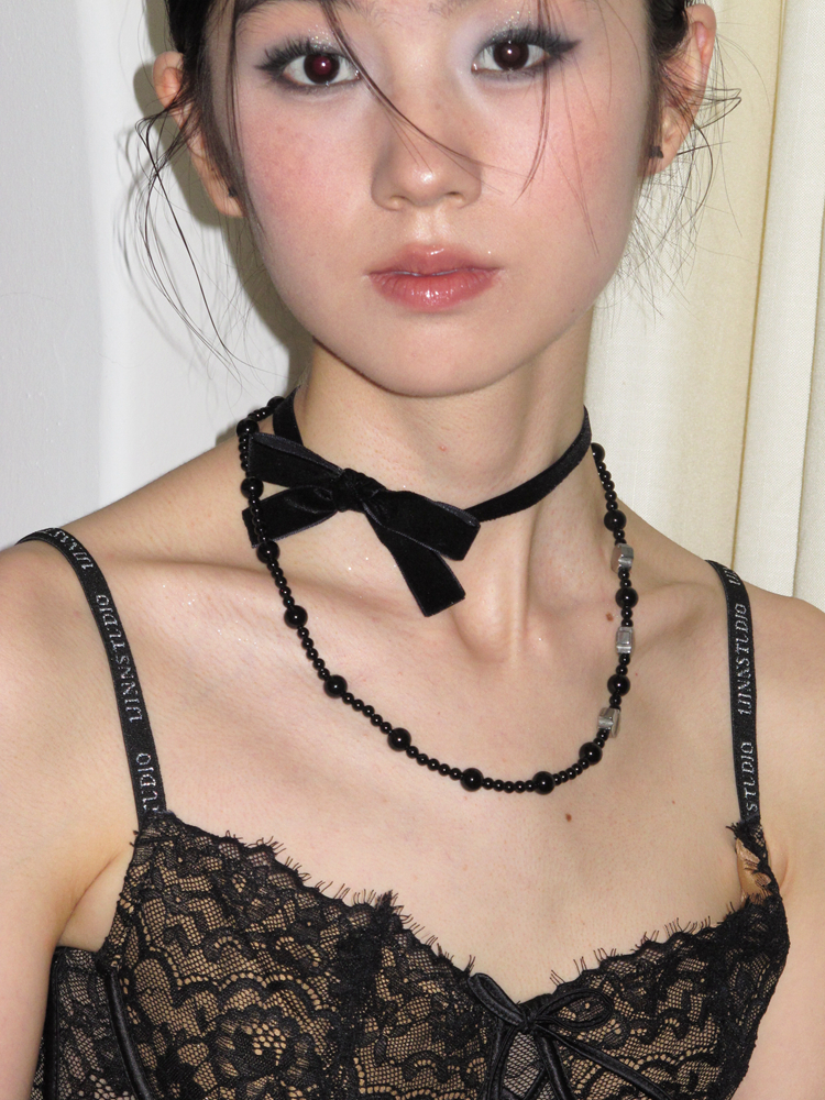 Chic Black Cross Collarbone Choker Necklace - Elegant Solid Color Design, Versatile Fashion Accessory for Any Occasion Chic Black Cross Collarbone Choker Necklace - Elegant Solid Color Design, Versatile Fashion Accessory for Any Occasion