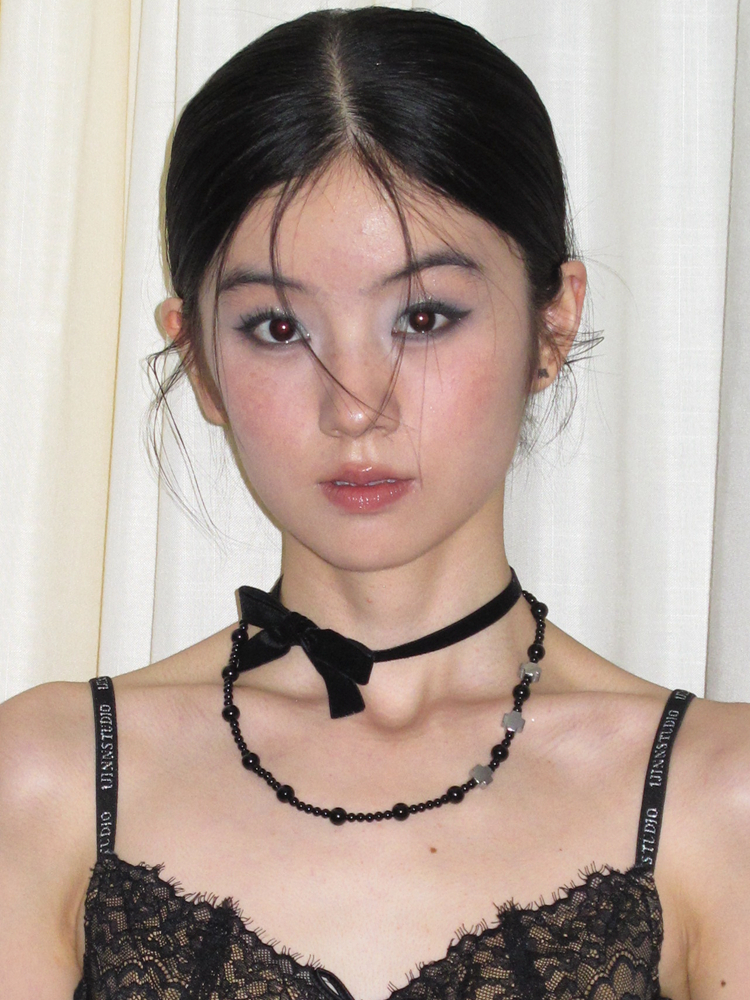 Chic Black Cross Collarbone Choker Necklace - Elegant Solid Color Design, Versatile Fashion Accessory for Any Occasion Chic Black Cross Collarbone Choker Necklace - Elegant Solid Color Design, Versatile Fashion Accessory for Any Occasion