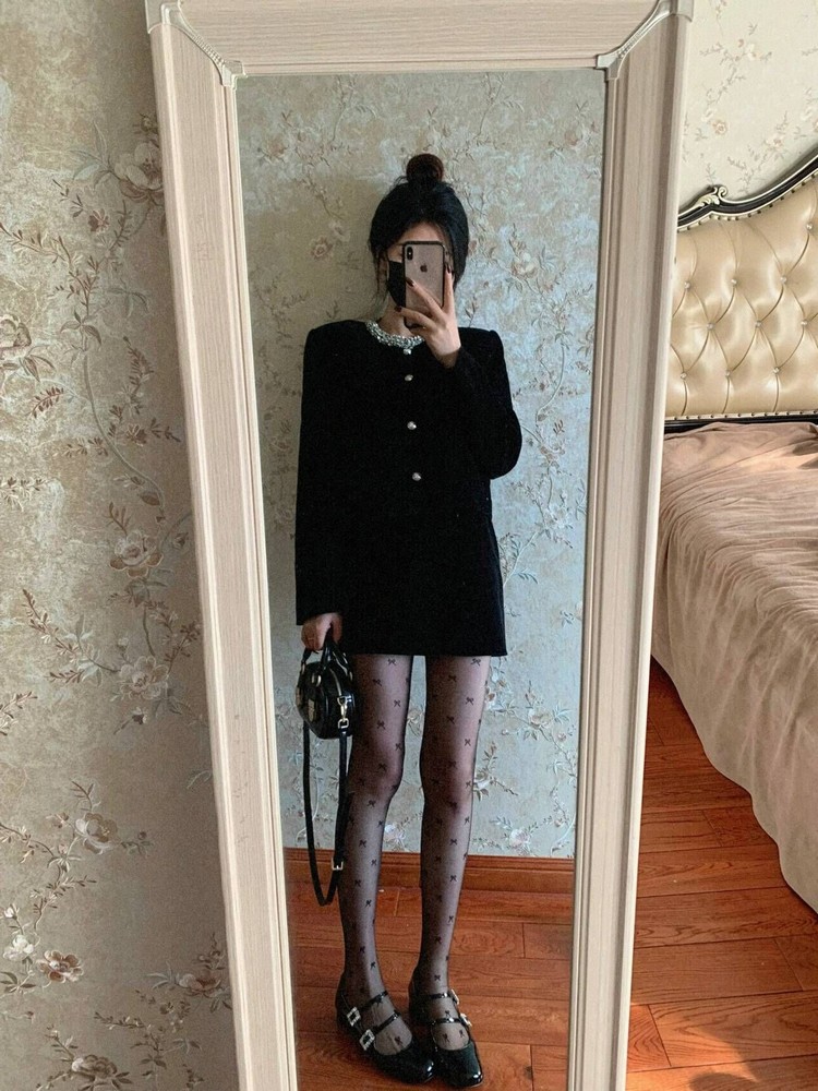 Chic Black Velvet Two-Piece Set for Women - Short Jacket and Mini Skirt, Elegant and Sophisticated Fall/Winter Fashion Chic Black Velvet Two-Piece Set for Women - Short Jacket and Mini Skirt, Elegant and Sophisticated Fall/Winter Fashion