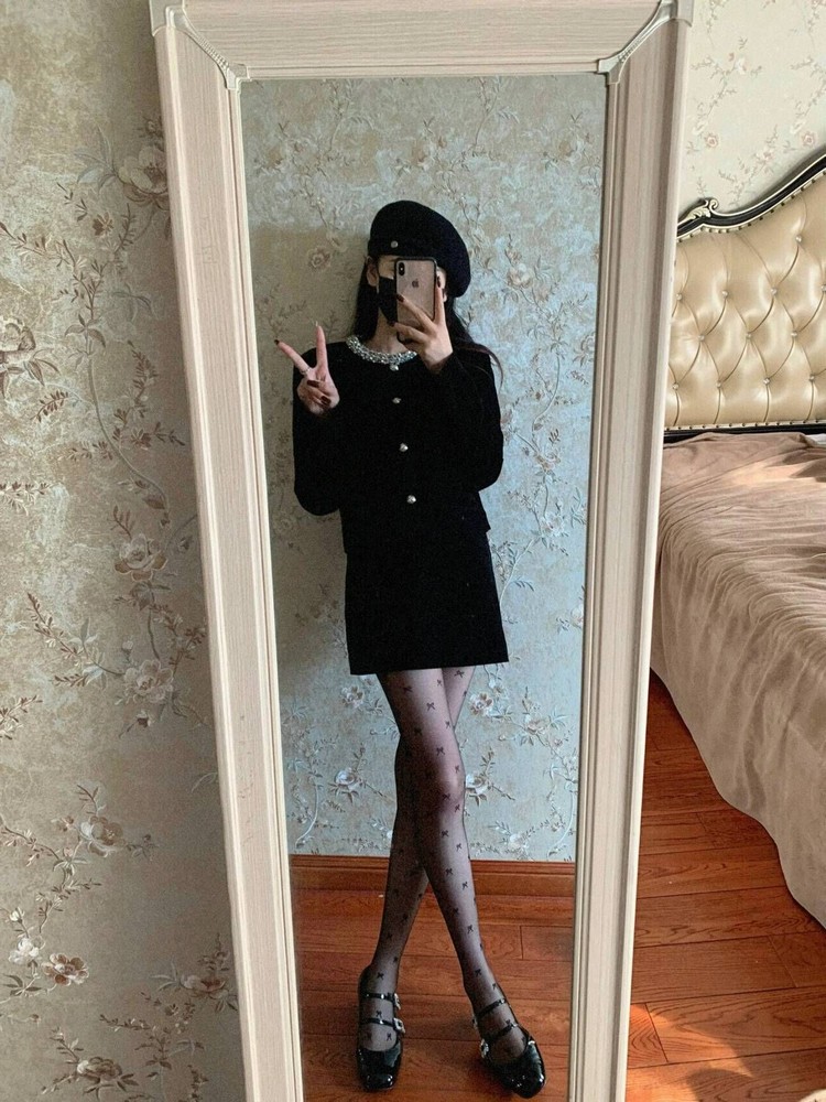 Chic Black Velvet Two-Piece Set for Women - Short Jacket and Mini Skirt, Elegant and Sophisticated Fall/Winter Fashion Chic Black Velvet Two-Piece Set for Women - Short Jacket and Mini Skirt, Elegant and Sophisticated Fall/Winter Fashion