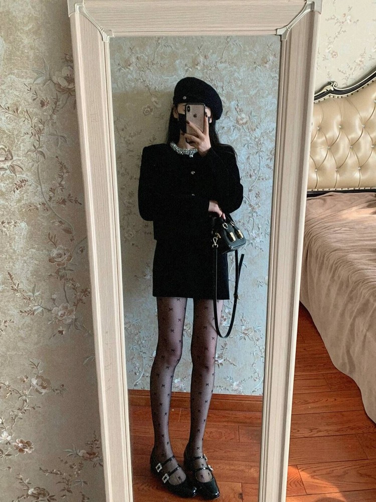 Chic Black Velvet Two-Piece Set for Women - Short Jacket and Mini Skirt, Elegant and Sophisticated Fall/Winter Fashion Chic Black Velvet Two-Piece Set for Women - Short Jacket and Mini Skirt, Elegant and Sophisticated Fall/Winter Fashion