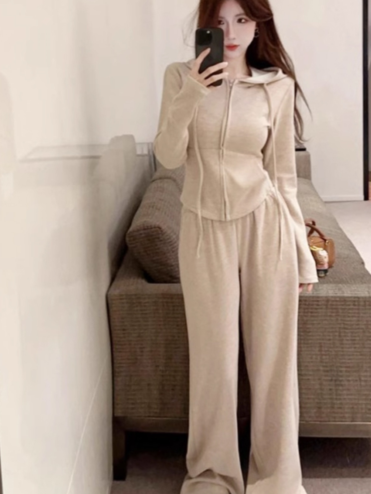 Chic Casual Sports Hoodie and Wide-Leg Pants Set for Women, Trendy Street Style, High-End Vibe, Cool Girl Outfit