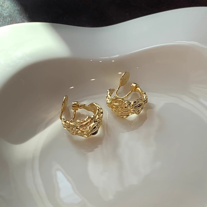 Chic Clip-On Earrings for Women - Stylish No Ear Holes Fashion Accessories