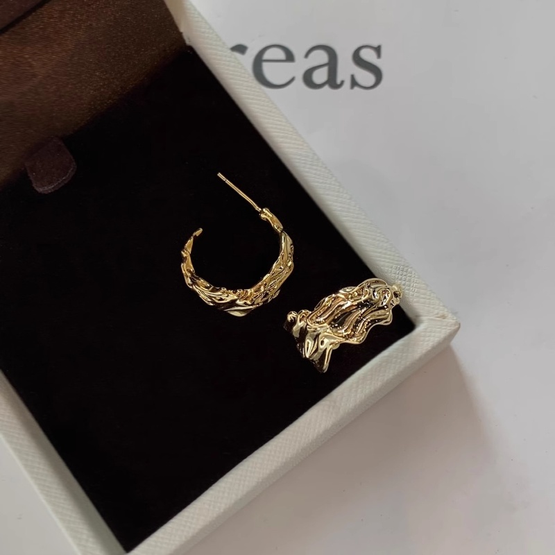 Chic Clip-On Earrings for Women - Stylish No Ear Holes Fashion Accessories Chic Clip-On Earrings for Women - Stylish No Ear Holes Fashion Accessories