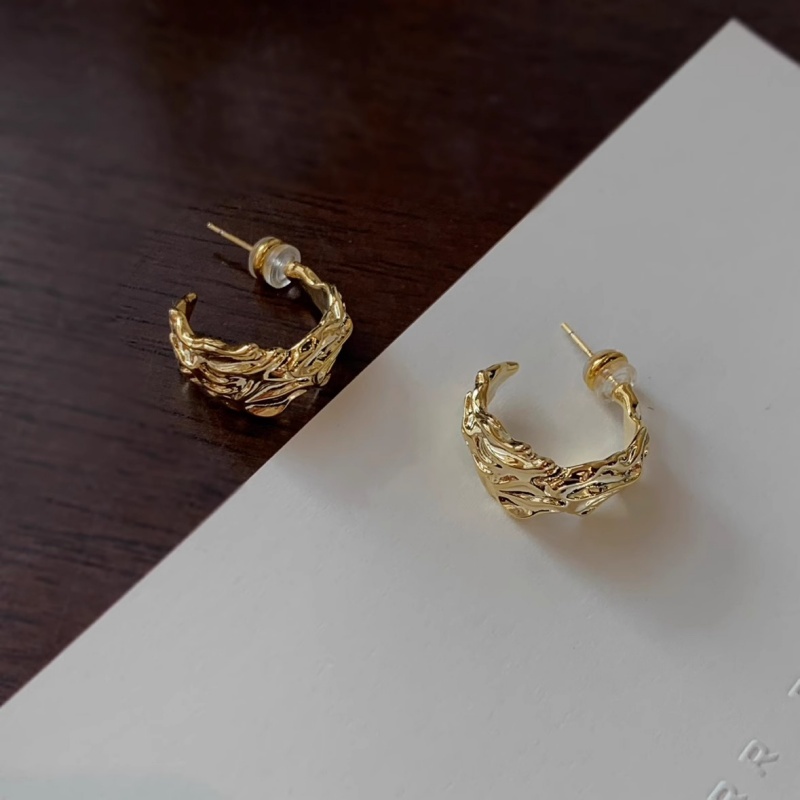 Chic Clip-On Earrings for Women - Stylish No Ear Holes Fashion Accessories Chic Clip-On Earrings for Women - Stylish No Ear Holes Fashion Accessories