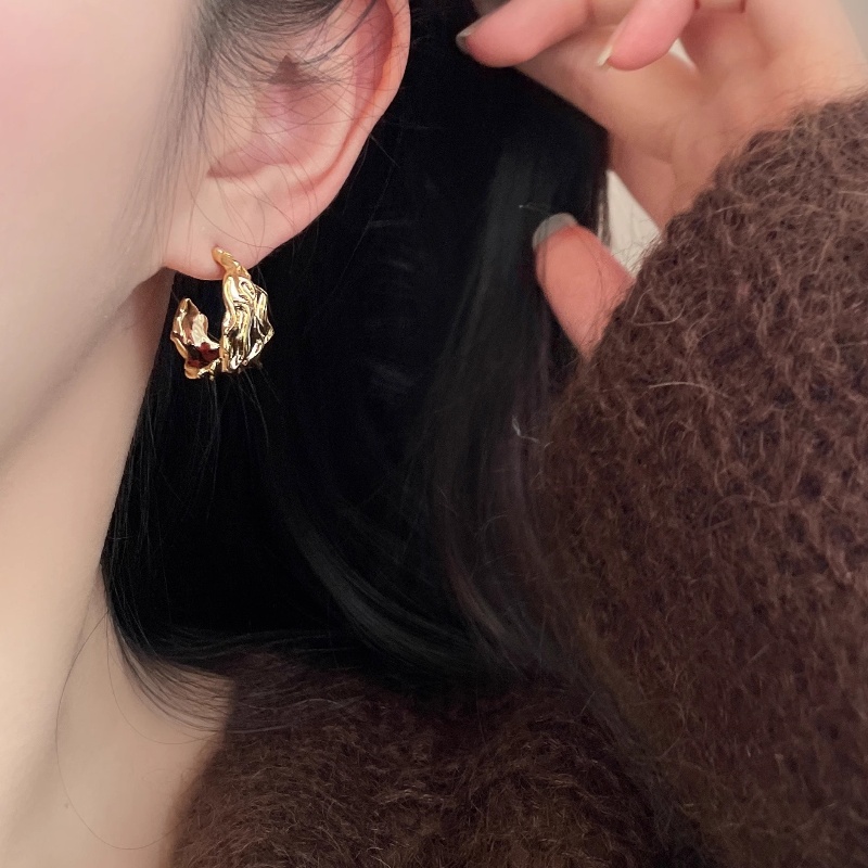 Chic Clip-On Earrings for Women - Stylish No Ear Holes Fashion Accessories Chic Clip-On Earrings for Women - Stylish No Ear Holes Fashion Accessories