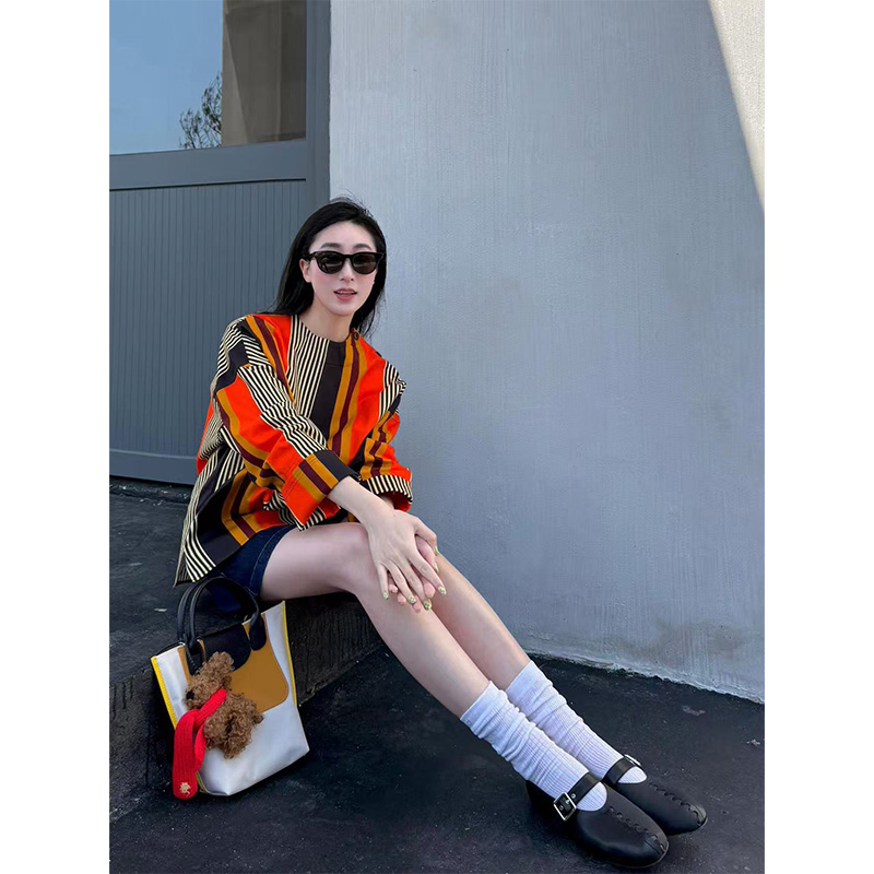 Chic Color-Blocked Vertical Stripe Shirt for Women - Trendy High-End Lazy Top, Perfect for Casual 90s Inspired Style Chic Color-Blocked Vertical Stripe Shirt for Women - Trendy High-End Lazy Top, Perfect for Casual 90s Inspired Style