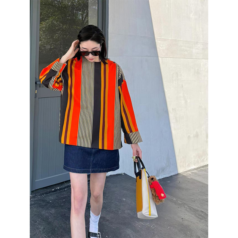Chic Color-Blocked Vertical Stripe Shirt for Women - Trendy High-End Lazy Top, Perfect for Casual 90s Inspired Style