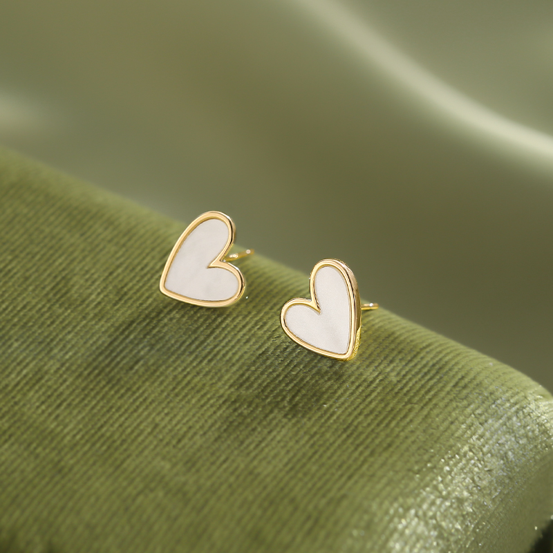 Chic Heart-Shaped Mother-of-Pearl Clip-On Earrings for Women in Klein Blue, Trendy and Simple, 2025 Fashion Must-Have