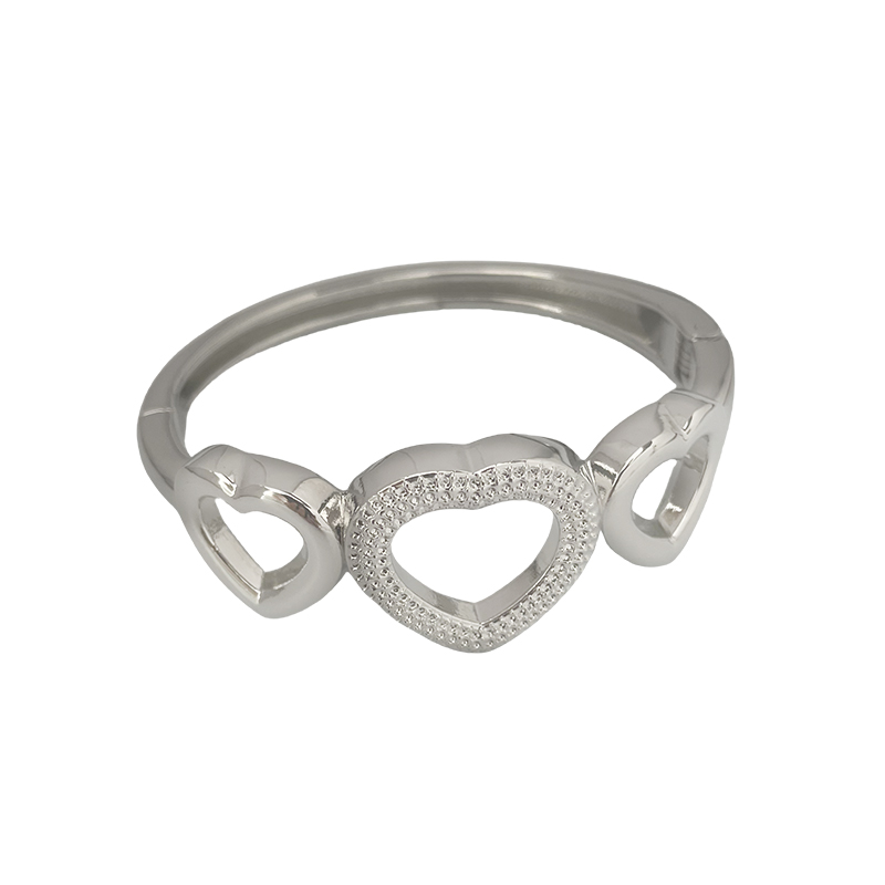 Chic Heart-Shaped Open Bangle Bracelet for Women, Minimalist Hollow Design, Light Luxury Hand Accessory, Elegant Fashion Statement