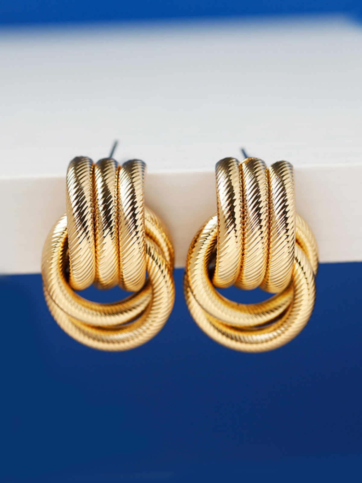 Chic Metal Round Woven Earrings for Women - Versatile European and American Design, Perfect for Birthdays, Gatherings, and Dates Chic Metal Round Woven Earrings for Women - Versatile European and American Design, Perfect for Birthdays, Gatherings, and Dates