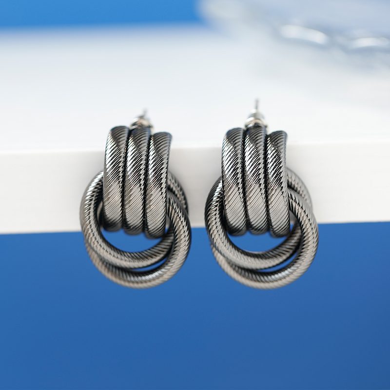 Chic Metal Round Woven Earrings for Women - Versatile European and American Design, Perfect for Birthdays, Gatherings, and Dates Chic Metal Round Woven Earrings for Women - Versatile European and American Design, Perfect for Birthdays, Gatherings, and Dates